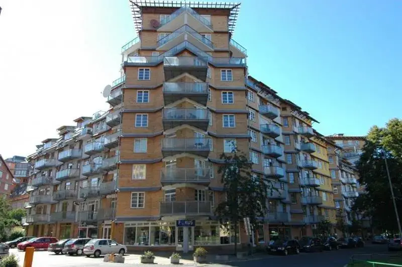 KŘENOVA 439